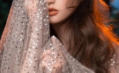 浴室里强摁做开腿呻吟的漫画